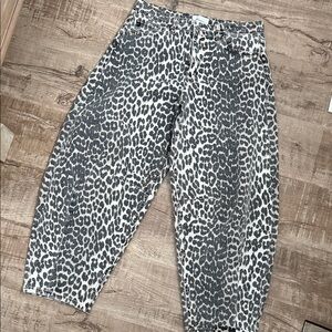 KanCan Gray Leopard Print Women barrel denim